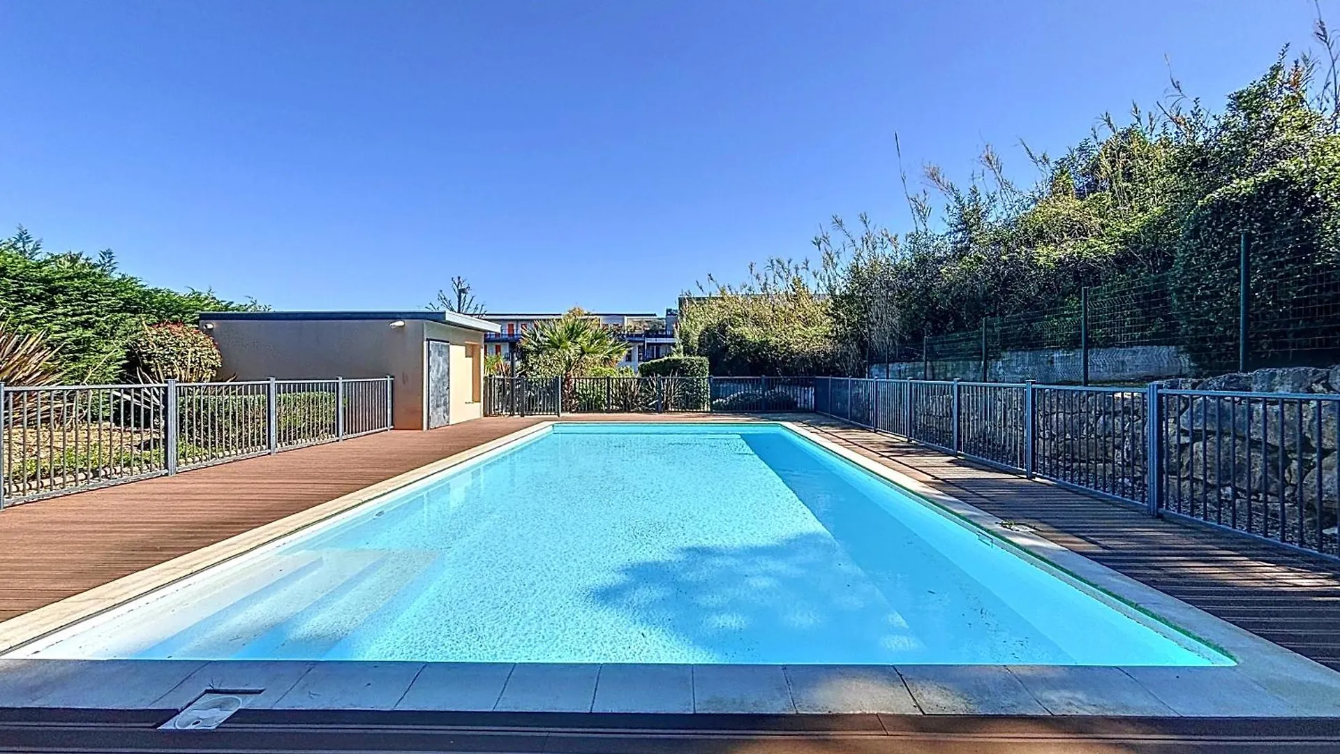 Suite Jardin Signature - Magnifique 2 Pieces - 4 Pers - Piscine - Plages 2Km Antibes 0*,  France